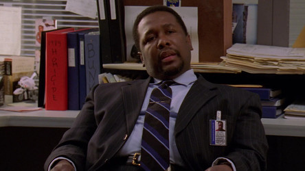 The Wire S01-S05 br ddp avc-PiR8/The Wire S02/The.Wire.S02E03.Hot.Shots.1080p.BluRay.EAC3.H264-PiR8.mkv