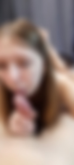 Pornhub.com - HomeTrawka/Сосёт,показывает ножки и глотает с улыбкой).mp4